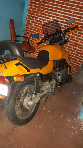 Amarilla Clásica Funcionando Bien Para Andar En Carretera