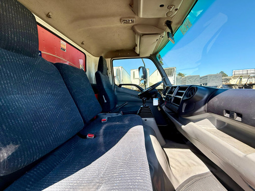 2017 Camión Hino Xzu 8.5 Sl Con Furgon Cerrado Y Plataforma