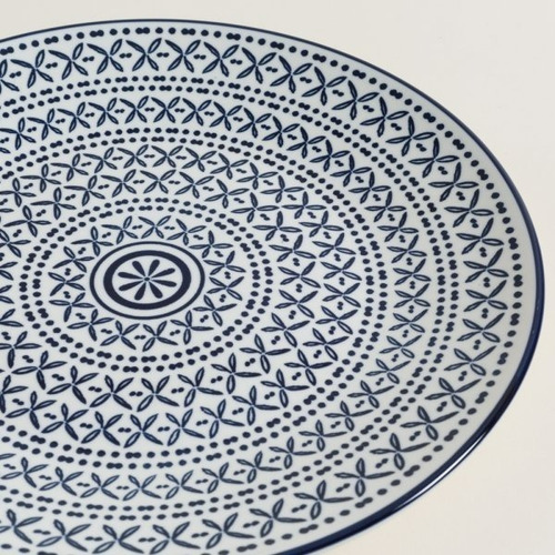 Imagen 3 de 4 de Plato Playo Cerámica Diam. 27cm Diseño Cruces Azules