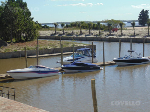Terreno En Venta Barrio Privado En Carmelo, Médanos De Punta Gorda Casa Chic.