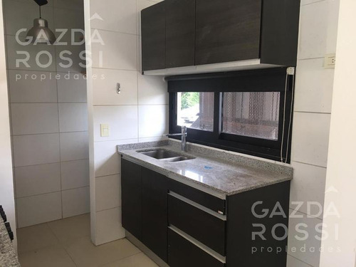 Imagen 3 de 12 de Impecable Departamento En Planta Baja Con Parrilla Propia Y Piscina En Complejo Las Cavas