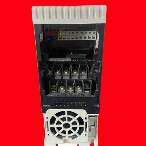Allen-bradley 25a-b2p3n104 Powerflex 240 Vac 3 Phase 1.0 Hp (Usado)