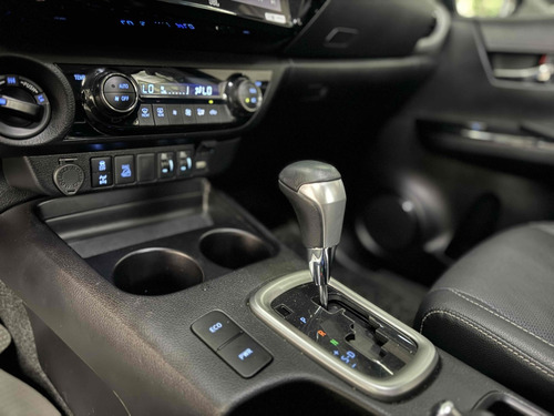 Toyota Hilux 2.8 D-4D TURBO DIESEL CD SRX PLUS 4X4 AUTOMÁTICO
