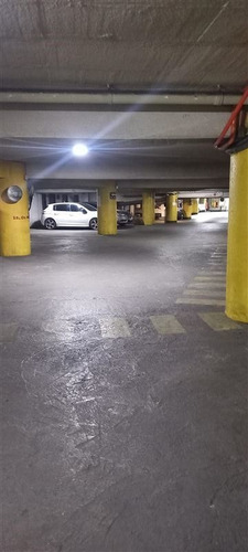 Imagen 4 de 12 de Estacionamiento En Arriendo En Providencia