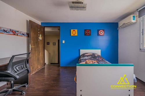 Casa 6 Ambientes En Venta. Banfield Con Pileta