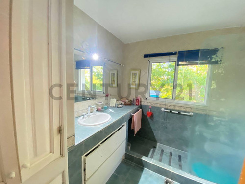 Venta De Casa 6 Ambientes 2 Dormitorios En Solares Del Carcarañá, Oliveros