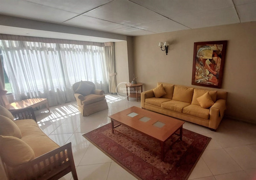Departamento En Venta De 2 Dorm. En Las Condes