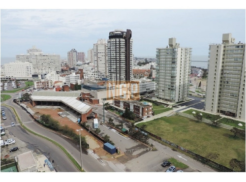 Imagen 13 de 30 de Torre De 5 Estrellas, A Pasos De Av Gorlero, Espectacular Apartamento A Estrenar De Dos Dormitorios En Suite, Baño Social, Living Comedor,cocina
