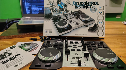 Hércules Dj Control Instinct Serie S Con Placa De Audio Negro (Usado)