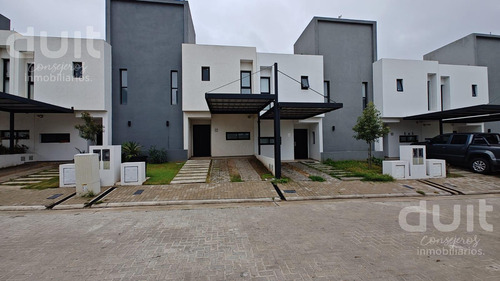 Duplex En Housing De Miradores, Totalmente Central!