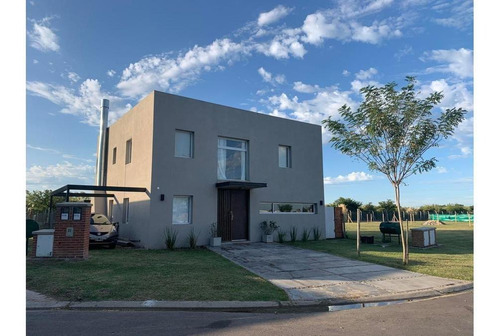 Hermosa Casa Venta San Ramón, Pilar Del Este