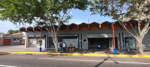 Local Comercial En Alquiler De Esquina En La Av Las Ferias Muy Cerca De La Av. Lara De 1.200 M2, Ideal Para Concecionario De Motos, Vehiculo, Muebleria, Ferreteria, Supermercados, Etc. Rp.