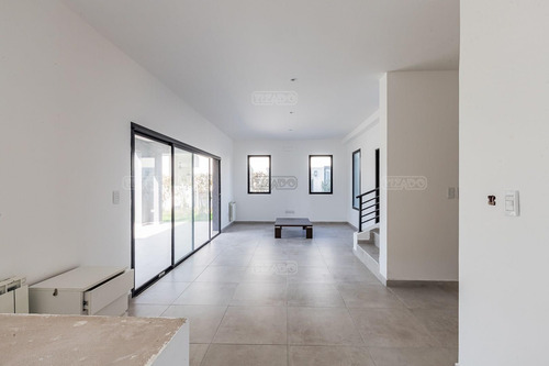 Casa En Venta En Vila Marina Ii, Villanueva, Tigre