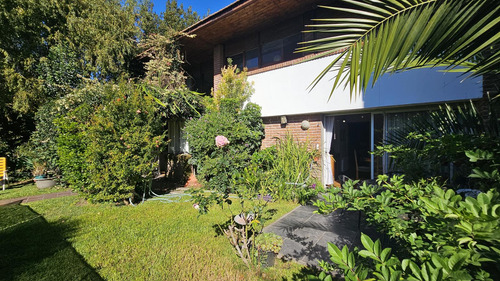 Venta - Chalet Siete Ambientes Con Piscina Y Parque Perimetral - Santa Monica