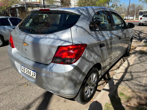 Imagen 10 de 17 de Chevrolet Onix 2019 1.4 Joy Ls