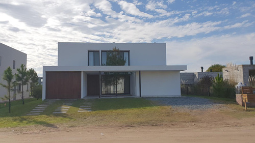 Casa En Venta A La Laguna De Ecuestre - Costa Esmeralda