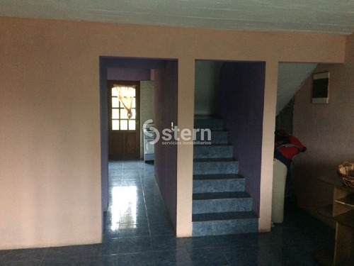 Casa 3 Dormitorios 2 Baños En Barrio La Fortuna- Ref: 1067