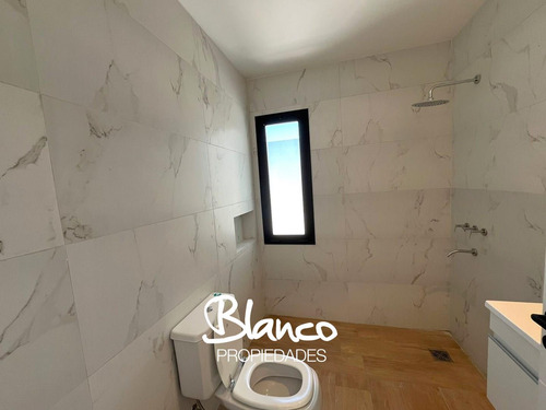 Casa En Venta En Santo Tomás, Pilar, G.b.a. Zona Norte