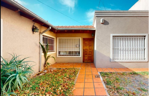 Palomar Hermosa Casa En Venta 4 Ambientes