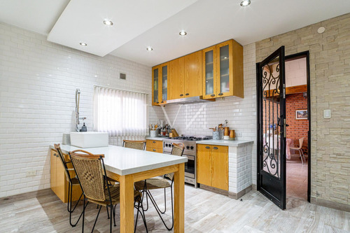 Venta Excelente Casa 4 Ambientes Barrio Naón, Mataderos