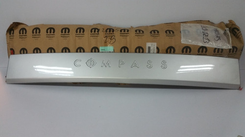 Imagen 3 de 9 de Platina Parachoques Trasero Jeep Compass 2007 Al 2015 Sp
