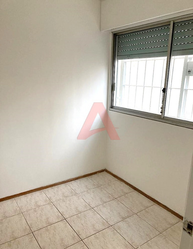 Imagen 15 de 18 de Pocitos Venta Apartamento - 3 Dormitorios Y Servicio - Garaje