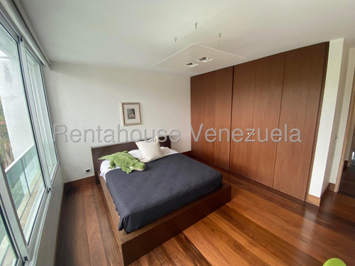 Hermoso Apartamento En Venta, Urb. Lomas De San Roman