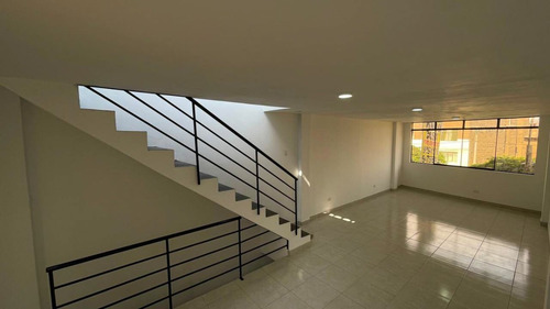 Imagen 8 de 22 de Venta De Casa Multifamiliar Urb. San Jose- Smp