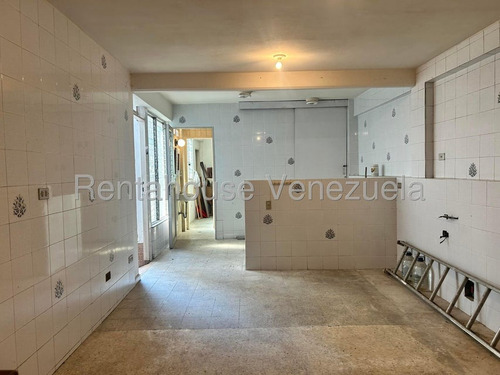 Se Vende Casa Para Remodelar ,de 3 Niveles ,ubicada En San Bernardino 25-17282