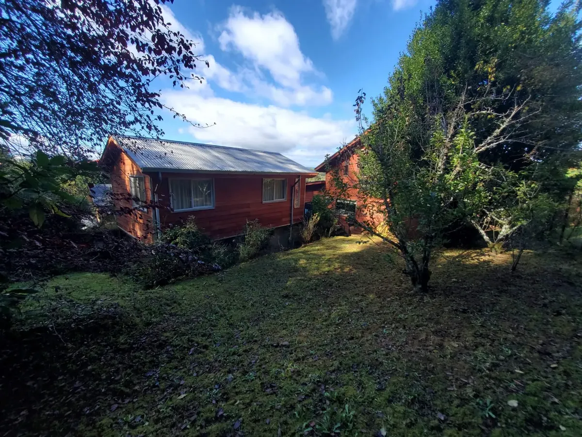 Imagen 2 de 12 de Casa Con Cabaña En Teja Norte