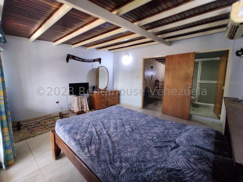 Casa En Venta En Maracay Urb Las Delicias Santa Rita Rah 25-10984 Meglisf