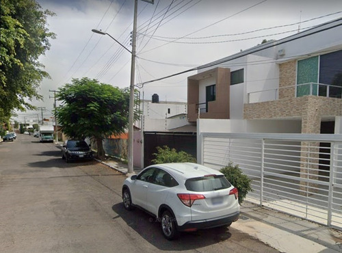 Casa Con Excelente Ubicación En Y Mtto. Presa De La Angostura, Laboratorio Cfe, Irapuato, Gto. Arf