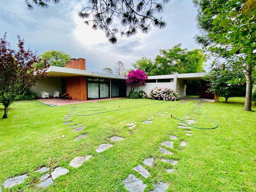 Casa En Venta De 3 Dormitorios En Playa Mansa