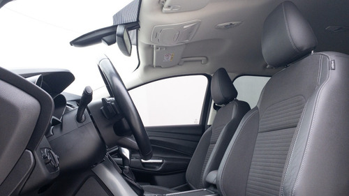 Imagen 15 de 18 de Kuga 2.0 Sel 4x2 Aut. L/17
