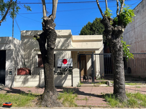 Venta- Casa Centrica- Lujan