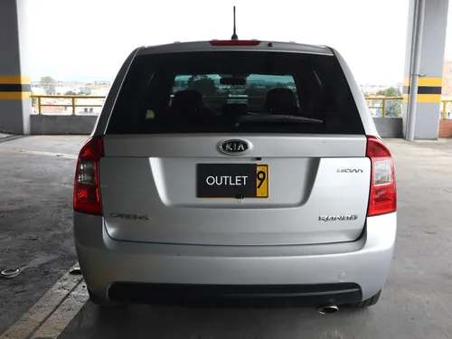 Kia Carens RONDO LX 2.0 MT 4X2 7PSJ