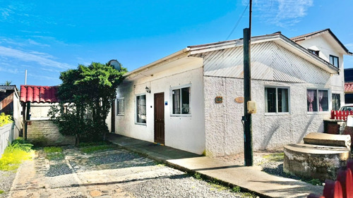 Casa En Laguna De Zapallar En Venta, A Pasos De La Playa