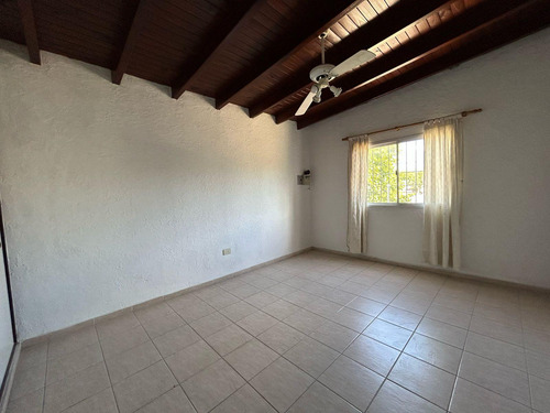 Dúplex En Venta De 2 Dormitorios C/ Cochera En Godoy Cruz