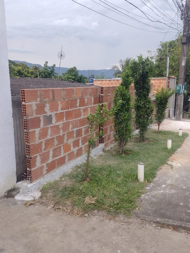 Vendo Casa Em Itaguaí, Na Amendoeira, Parte De Cima.