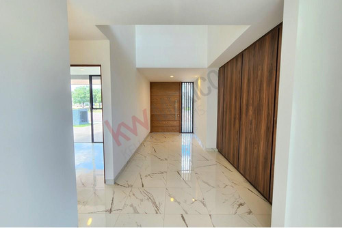 Casa En Venta En Balvanera Con Recamara En Planta Baja Y Estudio