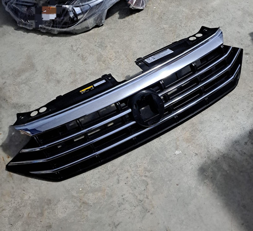 Parrilla Jetta 2019-2021 C/moldura Cromada Nueva Original Negro Y Cromado