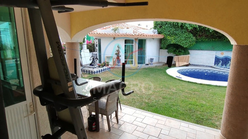 Casa En Venta En Lomas De Cocoyoc Con Acabados De Lujo, Alberca Y Jardín Apta A Créditos