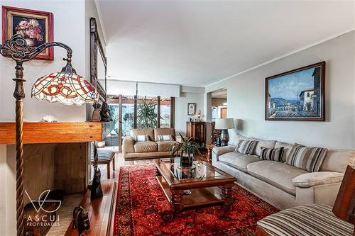 Casa En Venta De 6 Dorm. En Las Condes