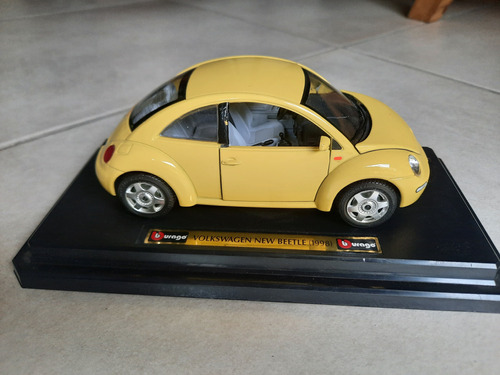 Volkswagen New Beetle Burago 1/18 Made In Italy