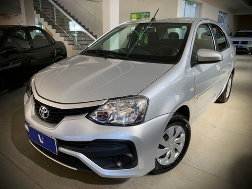 Toyota Etios Sedán 1.5 16v Xs 4p