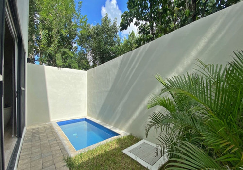 Venta De Casa En Fraccionamiento Arbolada Amueblada