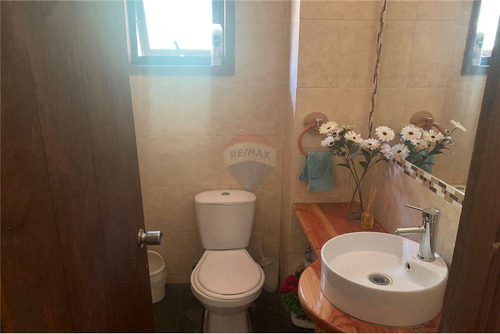 Imagen 11 de 22 de Casa De 2 Pisos Con Parcela Y Piscina En Pucon