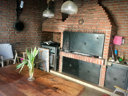 Imagen 6 de 10 de Amplio Chalet Con Jardin, Pileta, Parrilla, En Florida