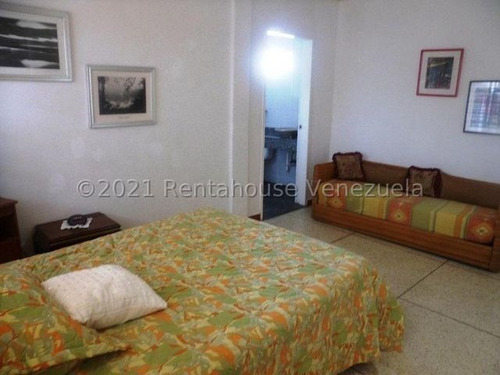 Imagen 11 de 30 de Mls #22-12709 Bella Quinta Con Amplios Espacios, En Calle Cerrada Con Vigilancia Las 24 Horas, Excelente Seguridad, 8 Puestos De Estacionamiento, Cerco Eléctrico, Amplio Deposito, Bello Jardín. Afm