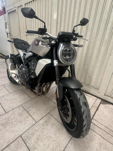 Honda Cb 1000 R 2022 Prata Un Dono Estudo Troca 2736 Km